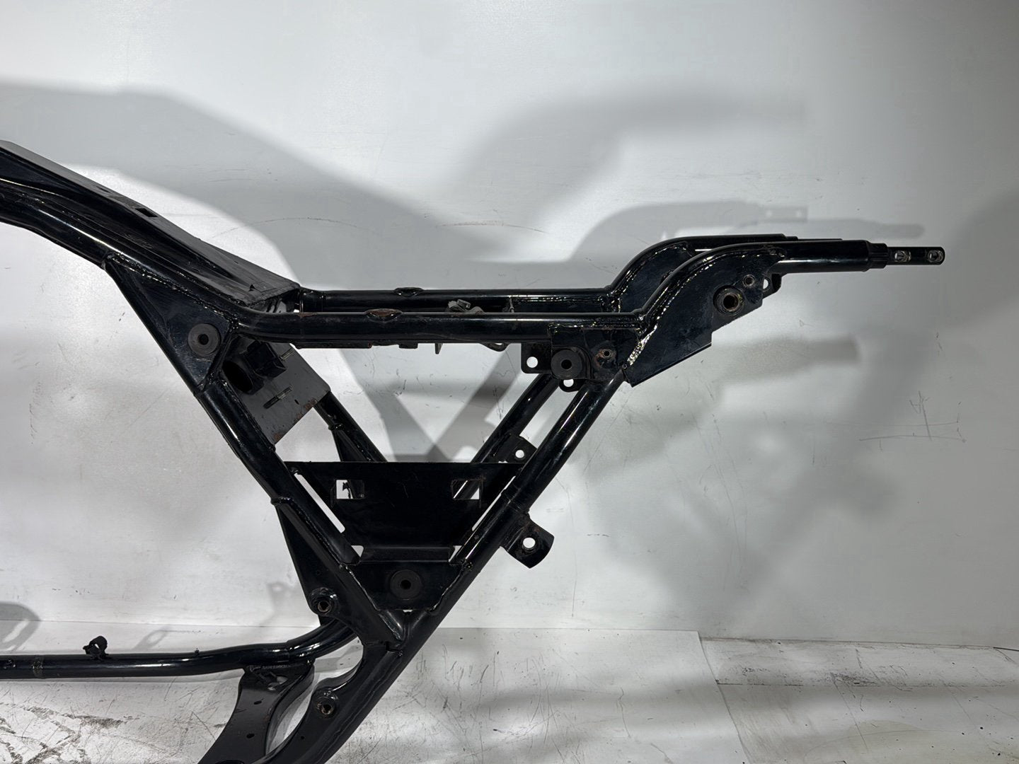 1998 Harley Touring FLHTCUI Electra Glide Ultra OEM Body Main Frame Chassis CLN CLR