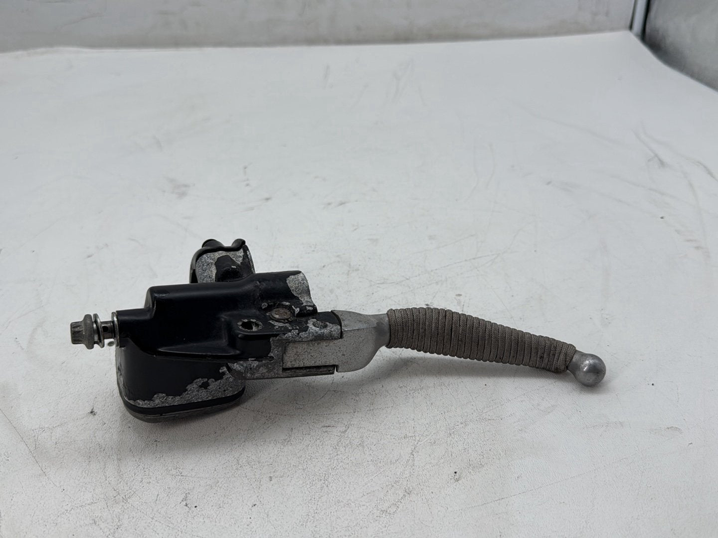 2006 Harley Touring FLHTCI Electra Glide Classic OEM Front Right Brake Lever Master Cylinder