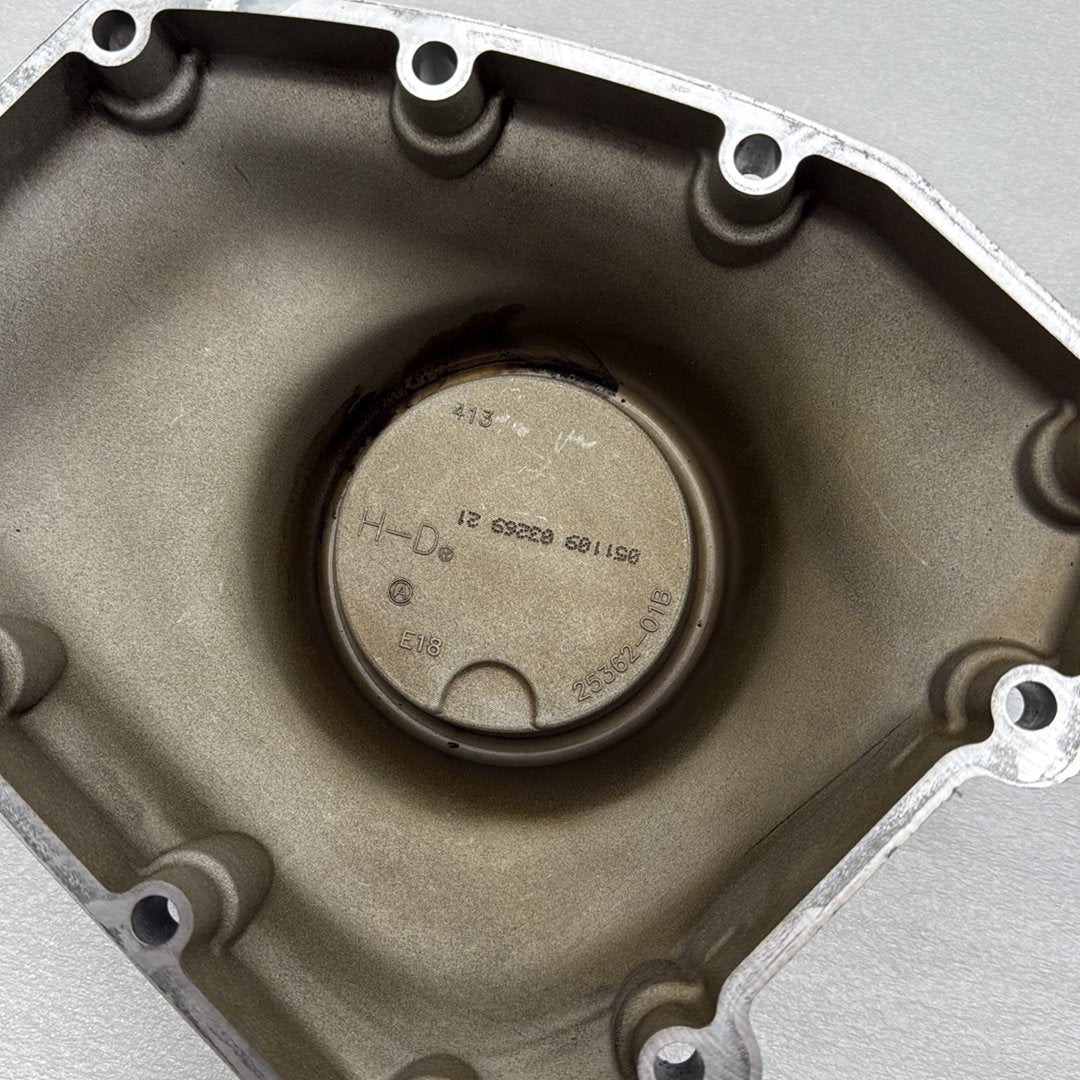 2010 Harley Dyna FXD Super Glide OEM Crankcase Shaft Engine Motor Cover