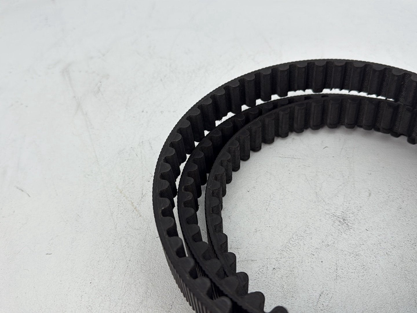 2007 Harley Street Glide Touring FLHX OEM Rear Drive Belt 137T 1"
