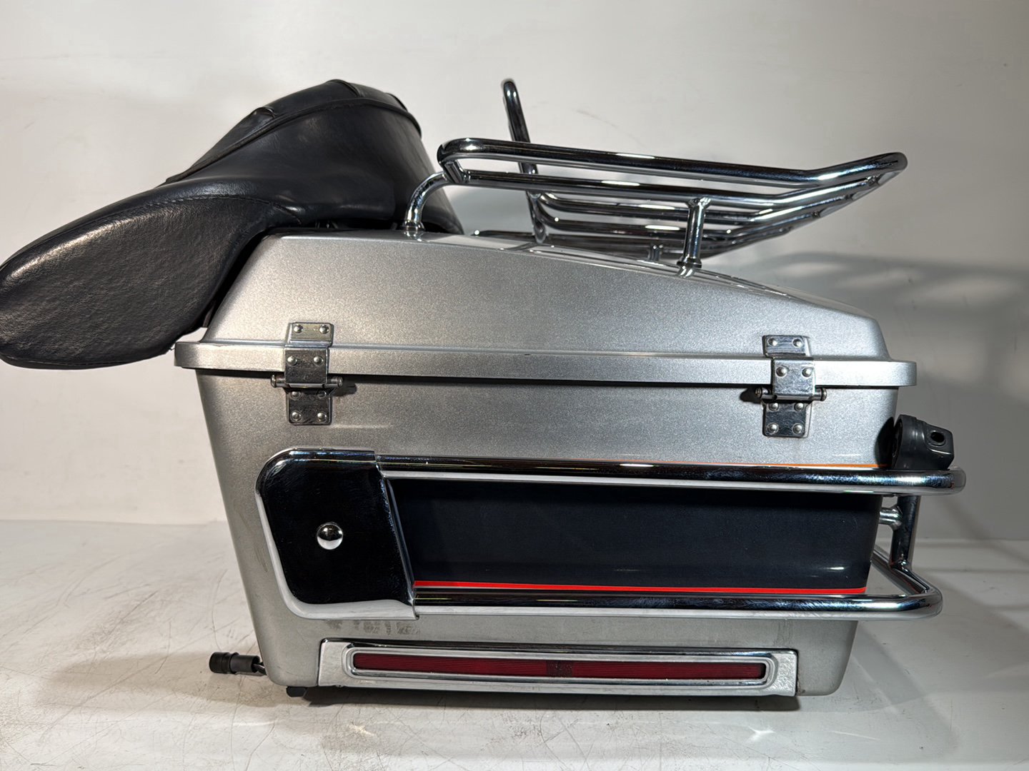 1984 - 1998 Harley-Davidson Touring Electra Glide Classic Rear Tour Pak Trunk Luggage Box NOKey 53275-90