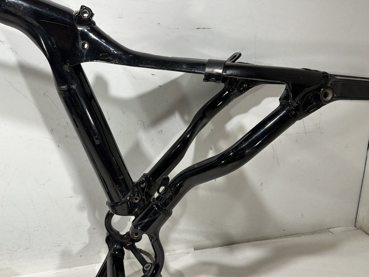 2014 Harley Sportster 1200 Seventy Two XL1200V OEM Body Main Frame Chassis SLVG