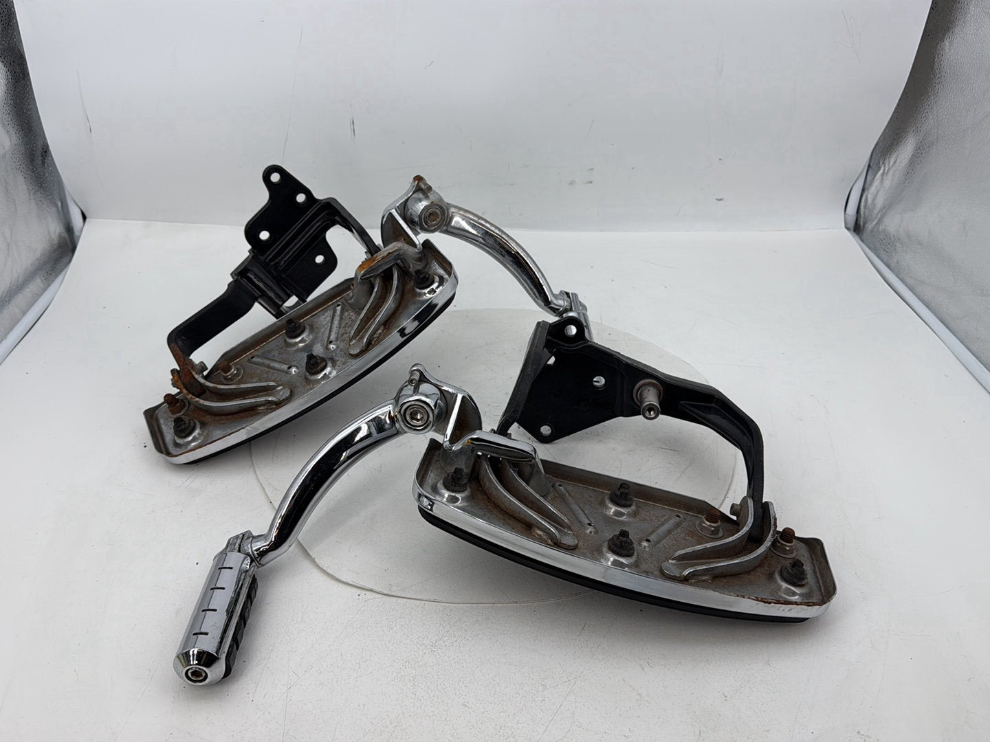 1999 - 2006 Harley-Davidson Softail Heritage Left Right Driver Floorboard Foot Rest 42431-00A