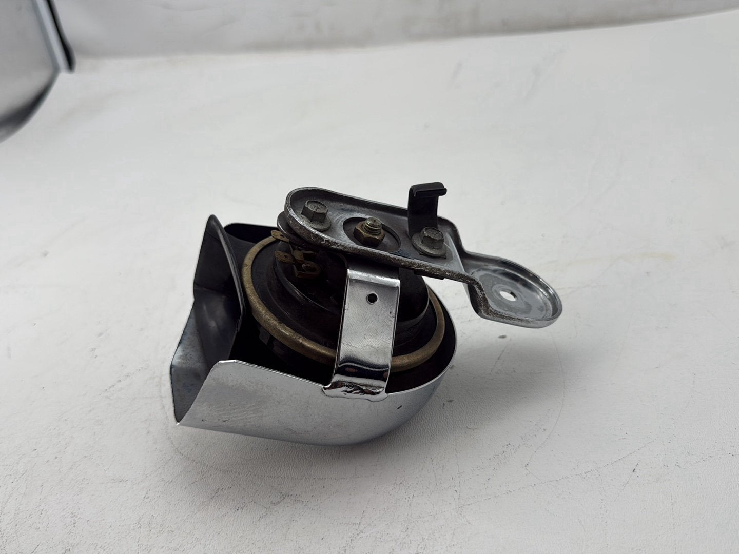 2007 Harley Touring FLHTP Electra Glide Police OEM Horn Signal Klaxon Chrome Cover