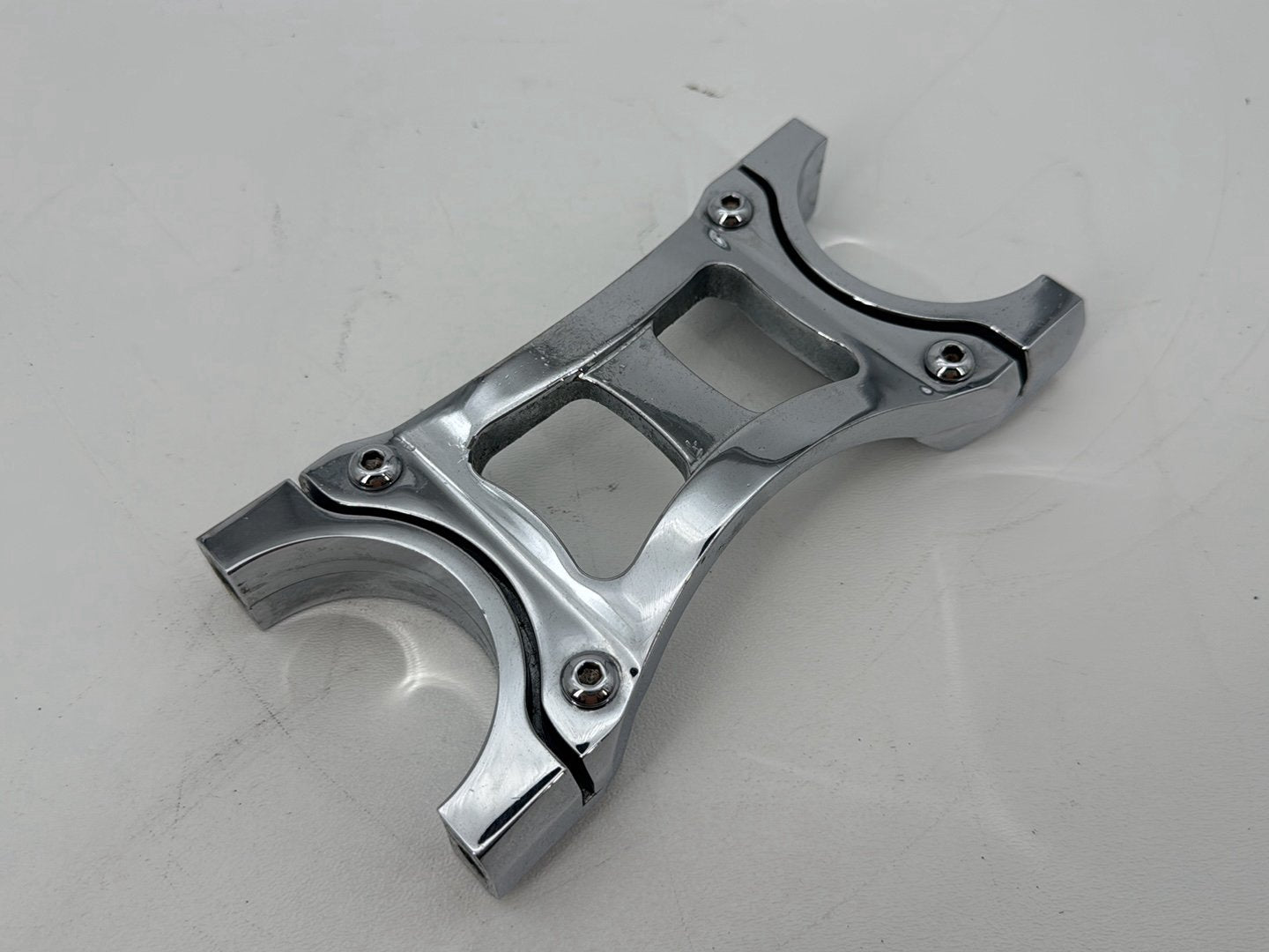 1999 - 2006 Harley-Davidson Dyna Low Rider Mount Bracket Support Holder Kuryakyn Gen 2