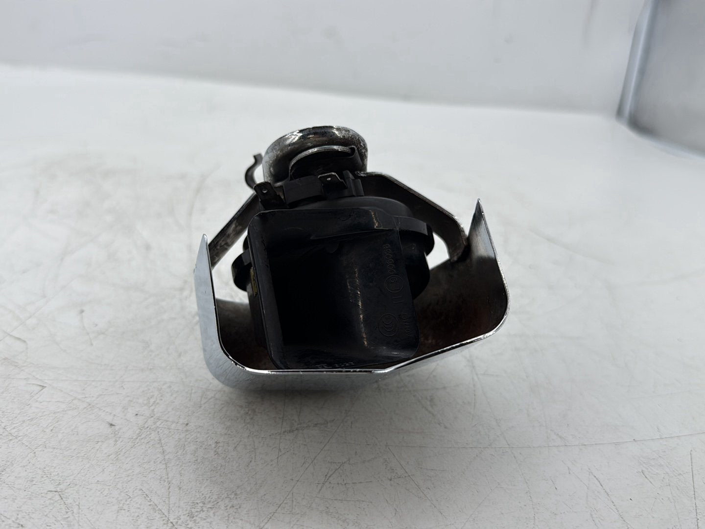 2014 Harley Street Glide Touring FLHXS OEM Horn Signal Klaxon Chrome Cover
