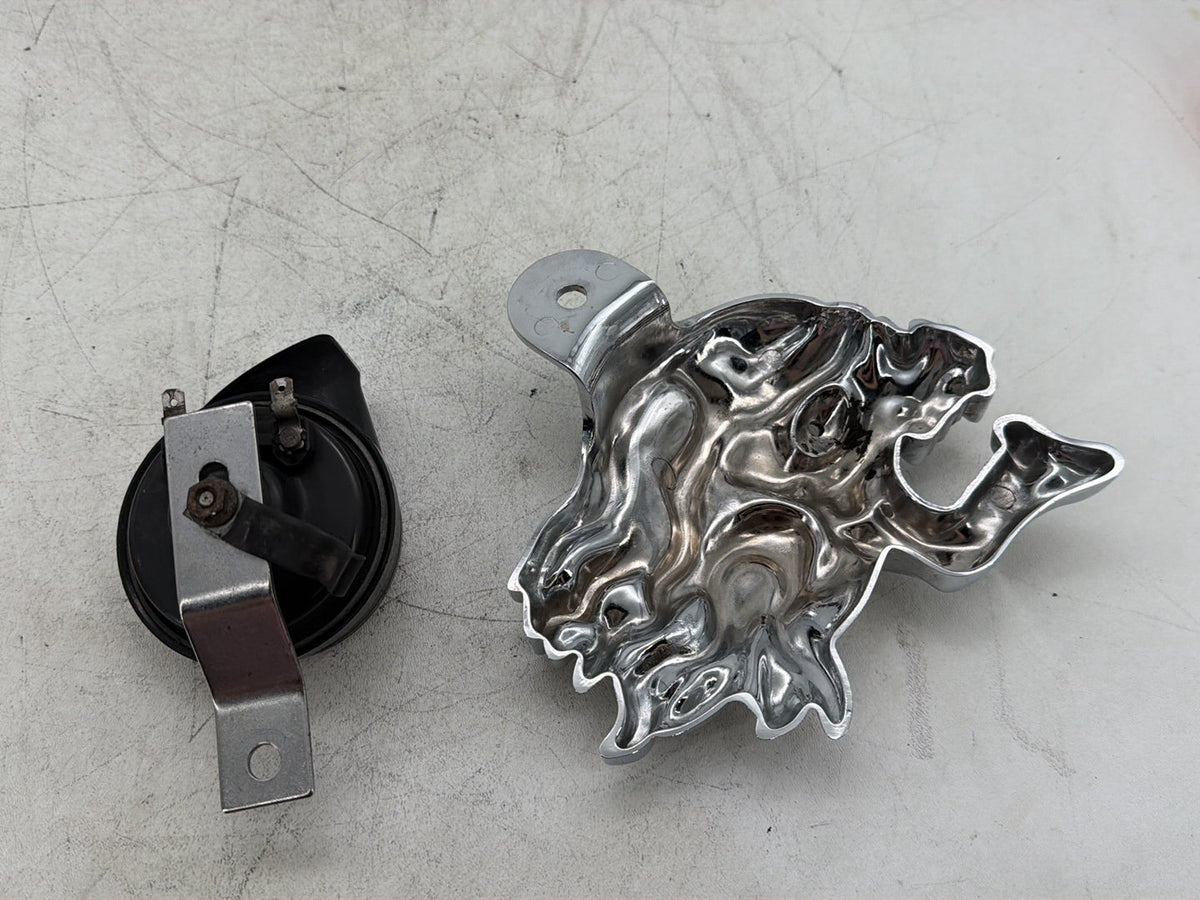 2005 Harley Road King Touring Police Horn Signal Klaxon w/ Chrome Cover SKULL