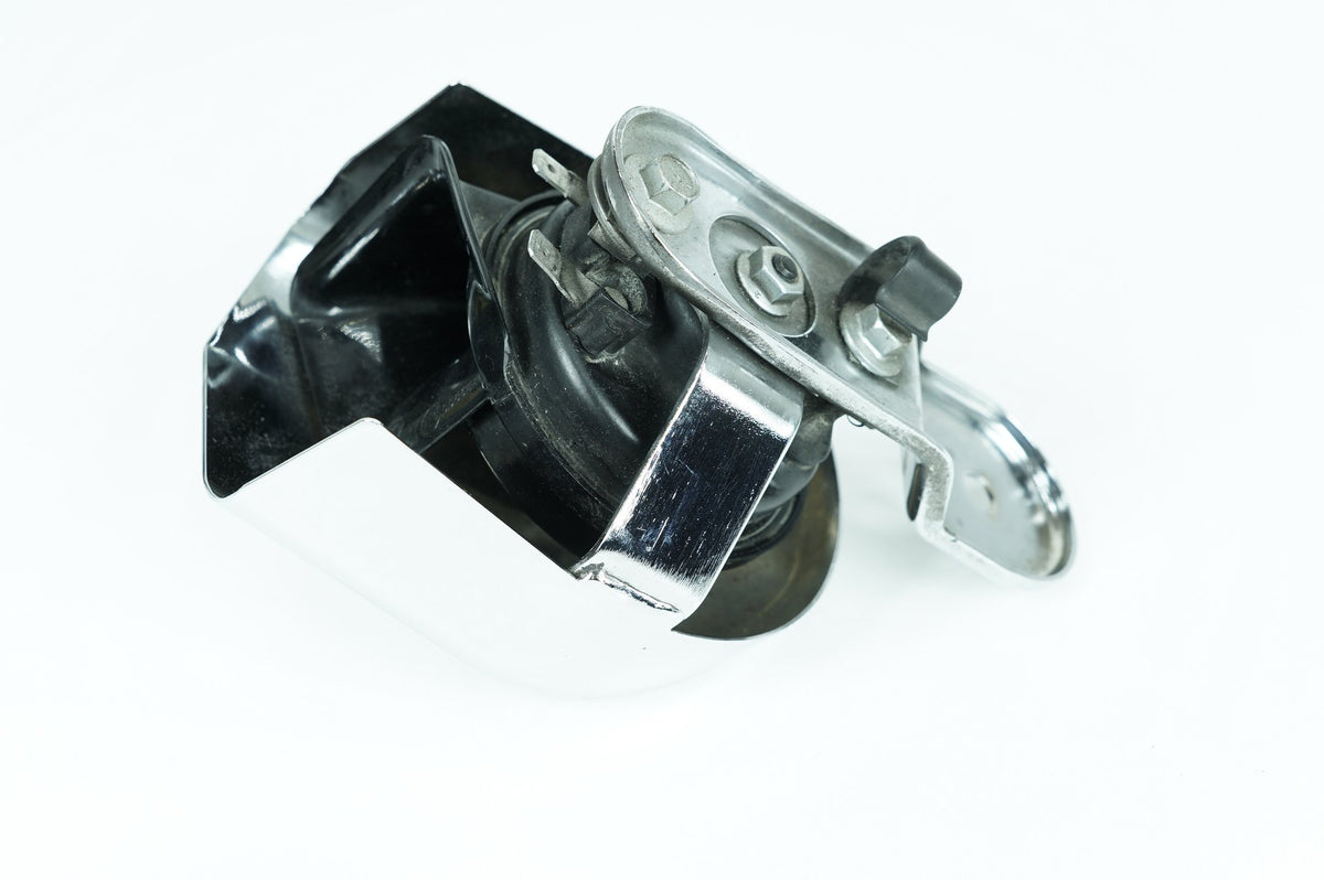 2016 Harley Dyna FXDB Street Bob OEM Horn Signal Klaxon Chrome Cover