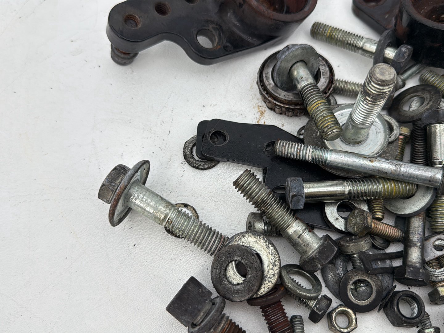 1999 - 2006 Harley-Davidson Touring Electra Glide Hardware Bolts Nuts & Brackets w/ Left Right Swingarm Brackets