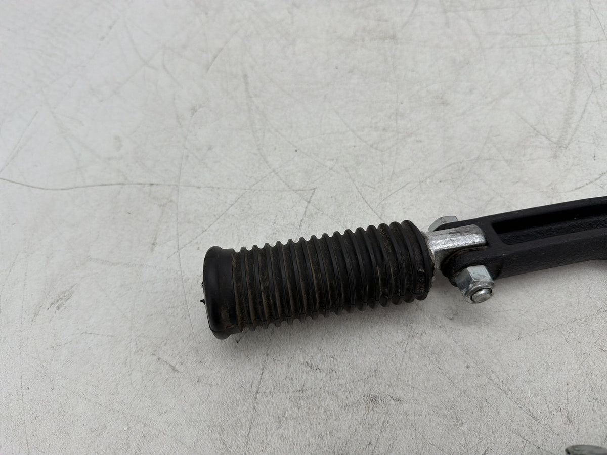 2017 Harley Dyna Street Bob FXDB OEM Passenger Left & Right Foot Pegs