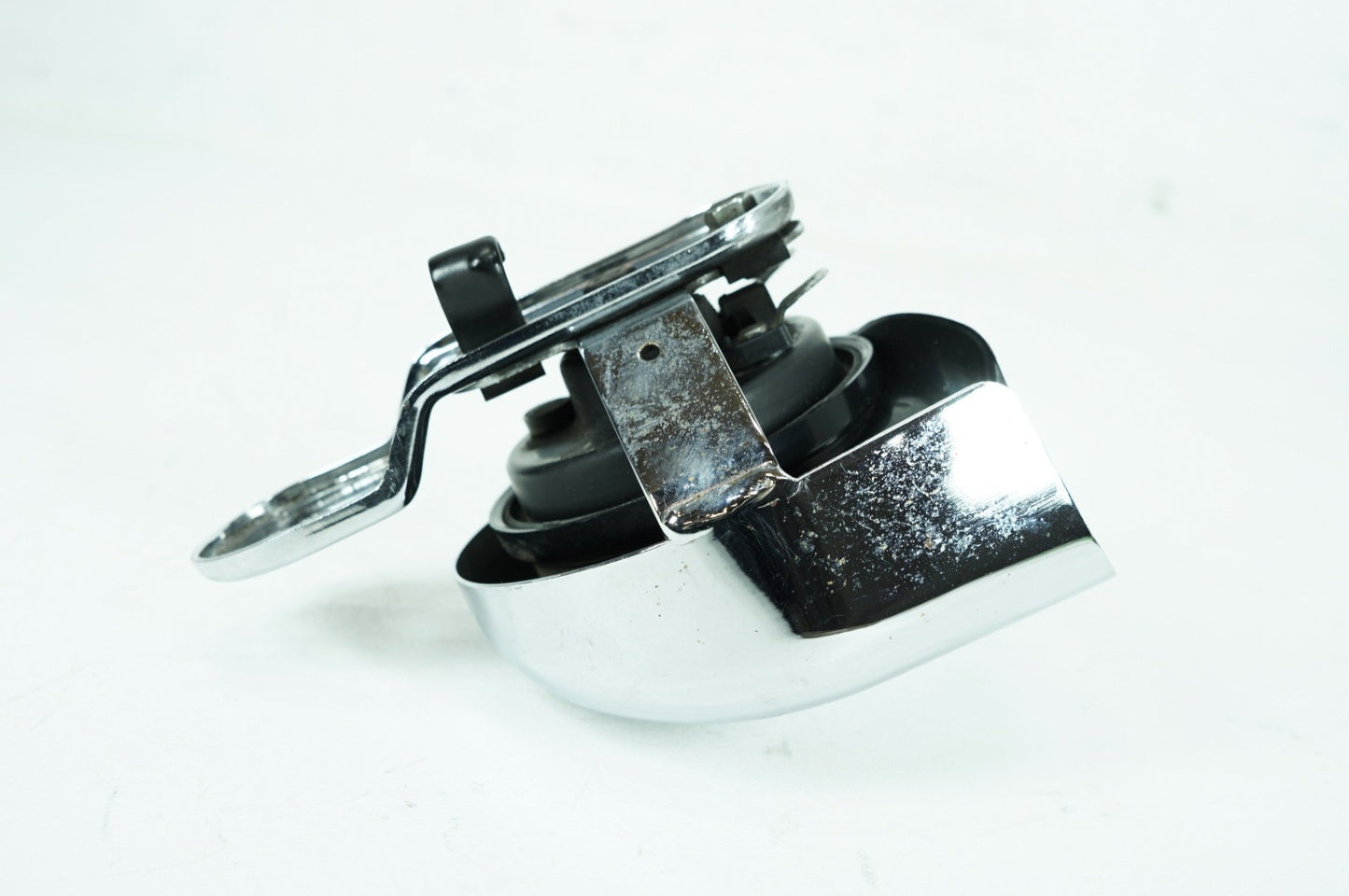 1999 - 2006 Harley-Davidson Softail Heritage Classic Horn Signal Klaxon Chrome Cover 69012-93A