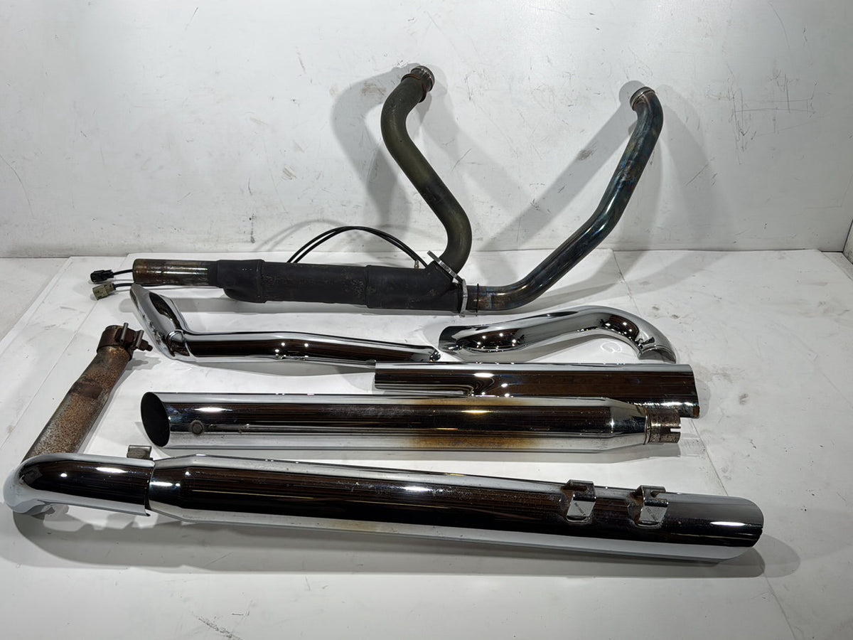 2010 Harley Electra Glide Touring Ultra FLHTCU OEM Exhaust Header Pipes Muffler