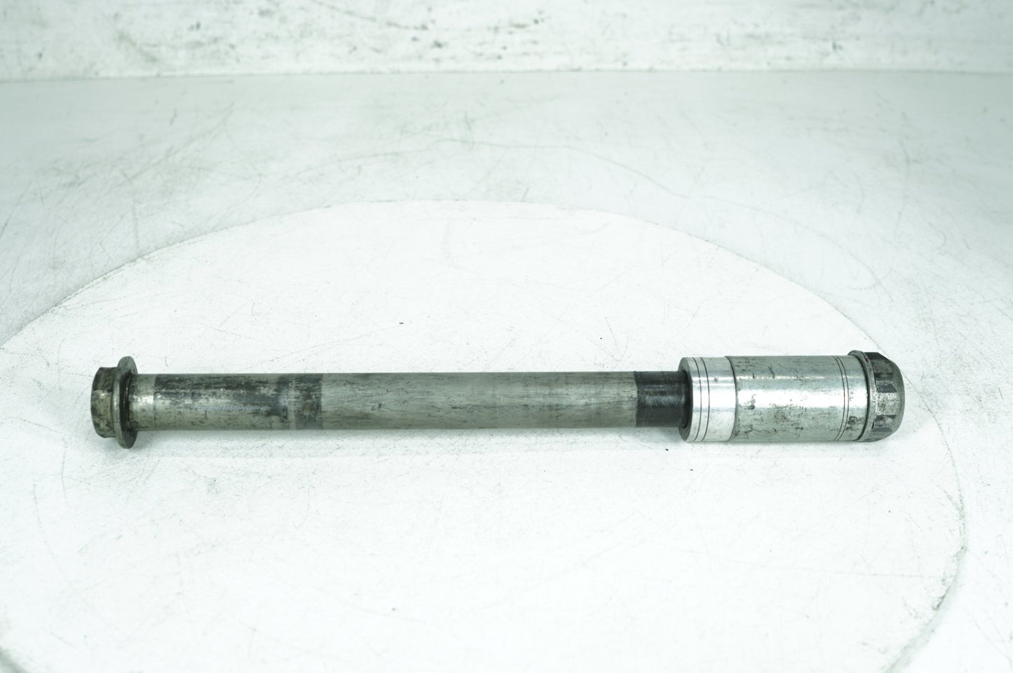 2007 - 2013 Harley-Davidson Softail Heritage Classic Rear Wheel Axle Bolt Shaft  	41641-08
