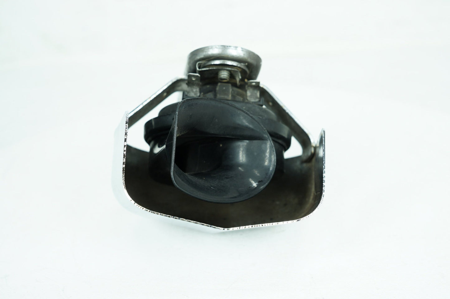 1999 - 2006 Harley-Davidson Dyna Low Rider Horn Signal Klaxon Chrome Cover 69012-93A