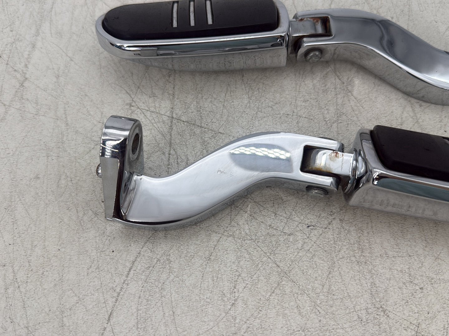 2011 Harley Street Glide Touring FLHX OEM Passenger Left & Right Foot Pegs