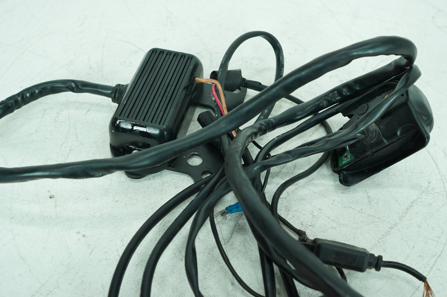 1999 - 2006 Harley-Davidson Touring Road King Police Wire Wiring Harness Plug In Connectors 77207-11A