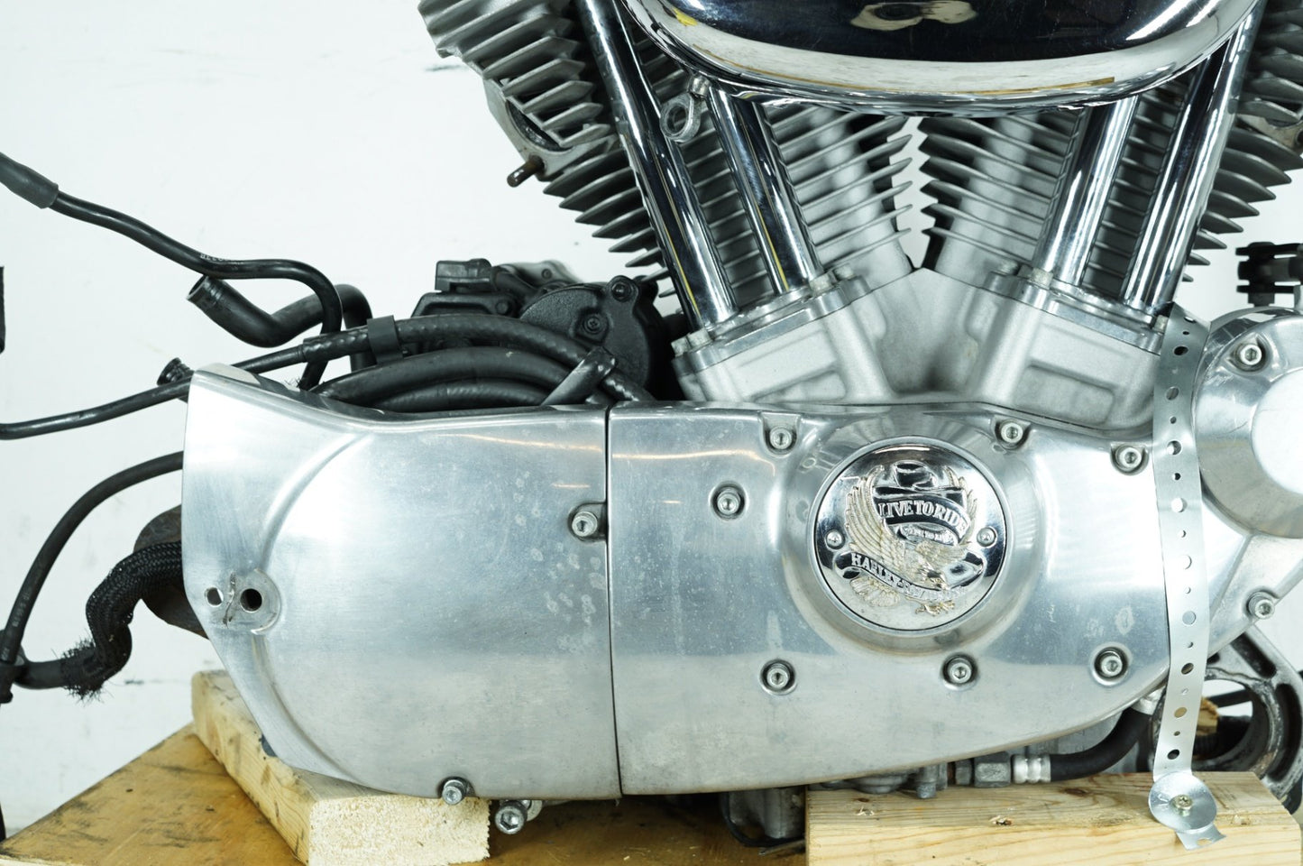 2004 - 2013 Harley-Davidson Sportster Low EFI 883 Engine Motor Transmission 19566-08