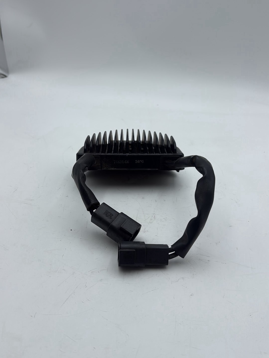 2007 - 2012 Harley-Davidson Dyna Street Bob Voltage Regulator Rectifier   	74631-06