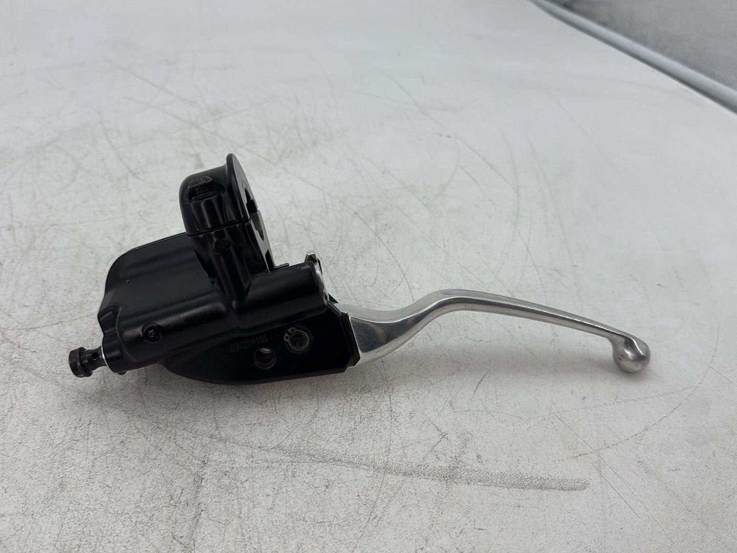 2010 Harley Street Glide Touring FLHX OEM Front Right Brake Lever Master Cylinder