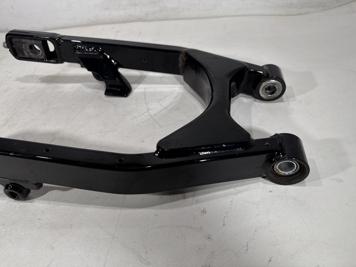 2016 Harley Dyna Fat Bob FXDF 103 OEM Rear Fork Swingarm Swing Arm