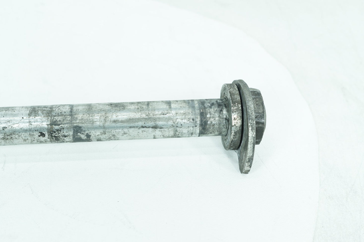 2007 - 2012 Harley-Davidson Touring Road Glide Rear Wheel Axle Bolt Shaft 41056-09
