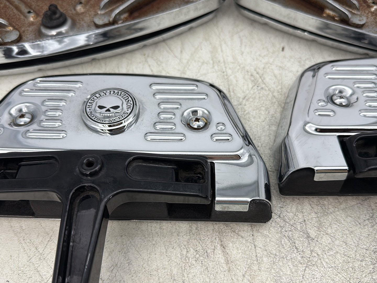 2007 Harley Touring FLHTC Electra Glide Classic OEM Left Right Driver & Pass Floorboard Foot Rest
