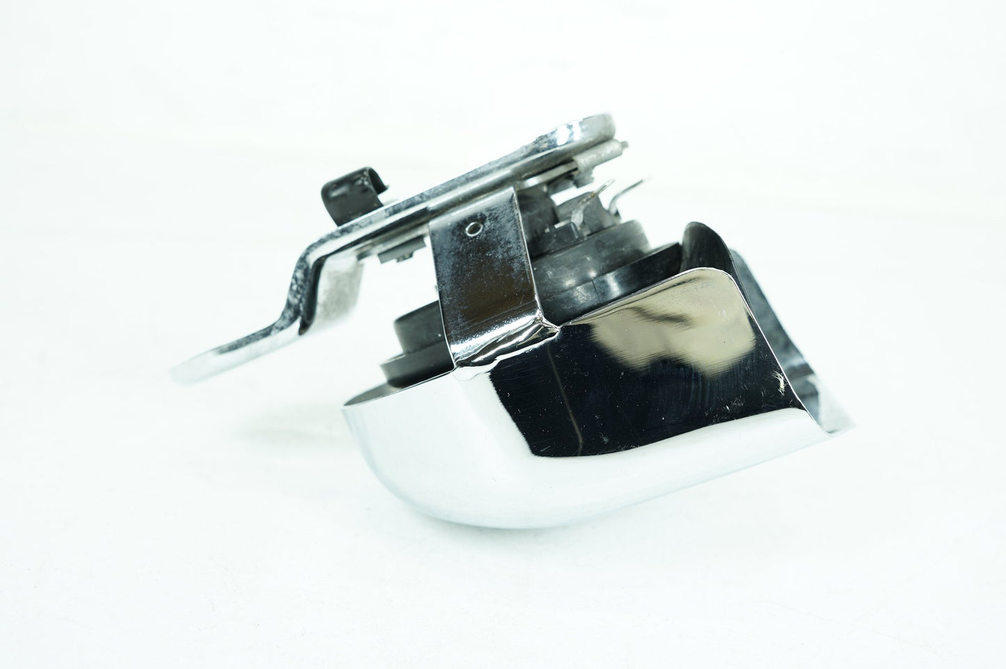 2007 - 2011 Harley-Davidson Touring Street Glide Horn Signal Klaxon Chrome Cover 69012-93A