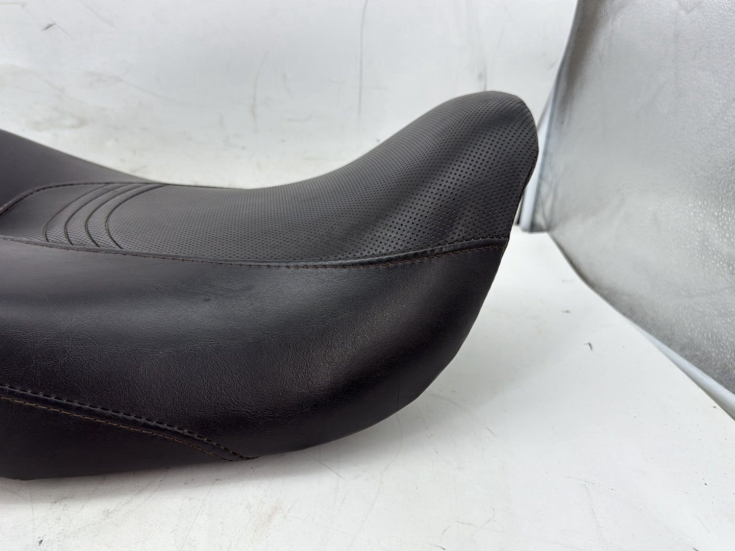 2007 Harley Street Glide Touring FLHX OEM Passenger Rider Driver Seat Saddle