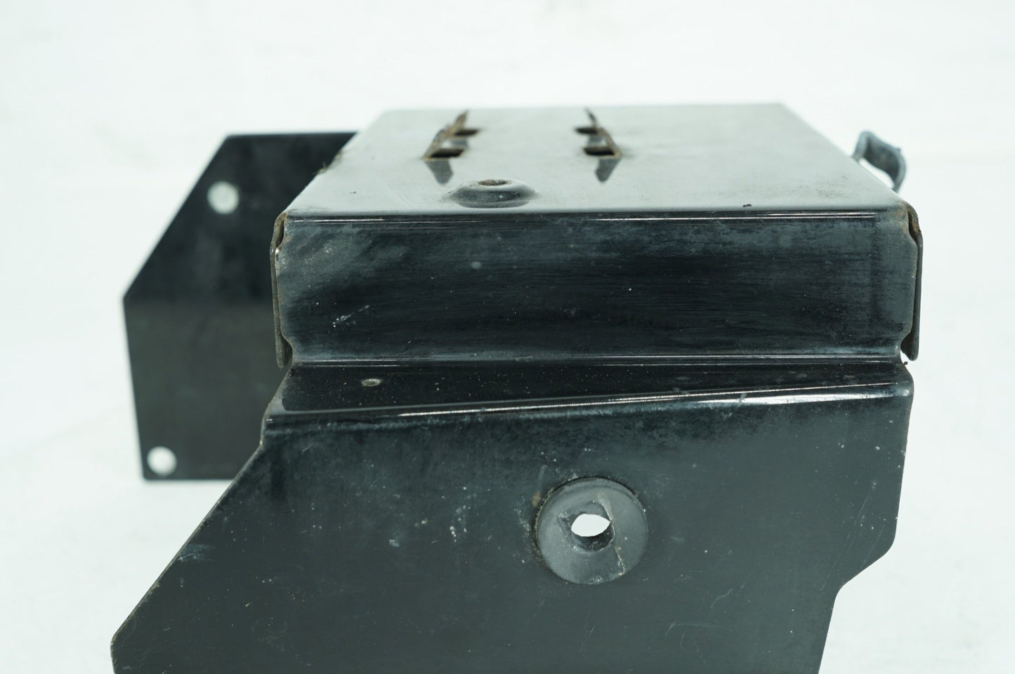 1999 - 2006 Harley-Davidson Touring Electra Glide Classic Battery Tray Bracket Holder Carrier 66281-02A