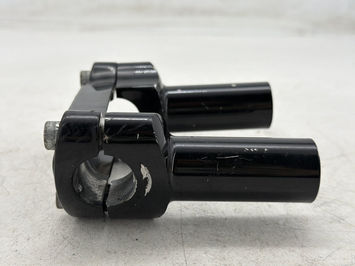 2017 Harley Dyna Street Bob FXDB OEM Front Handlebar Riser Top Clamp 55900064