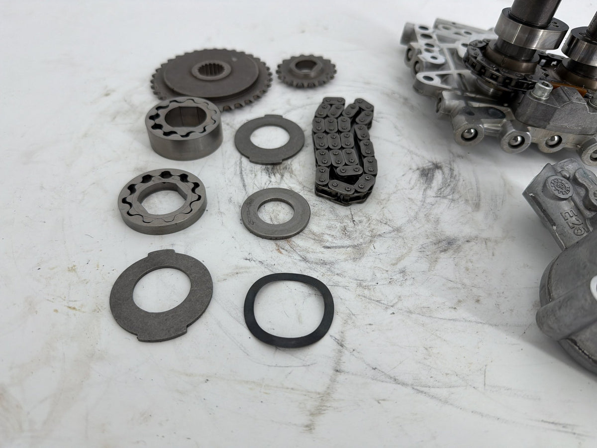 16 Harley Touring FLHXS Street Engine Motor Cam Support Camshaft Plate Oil Pump