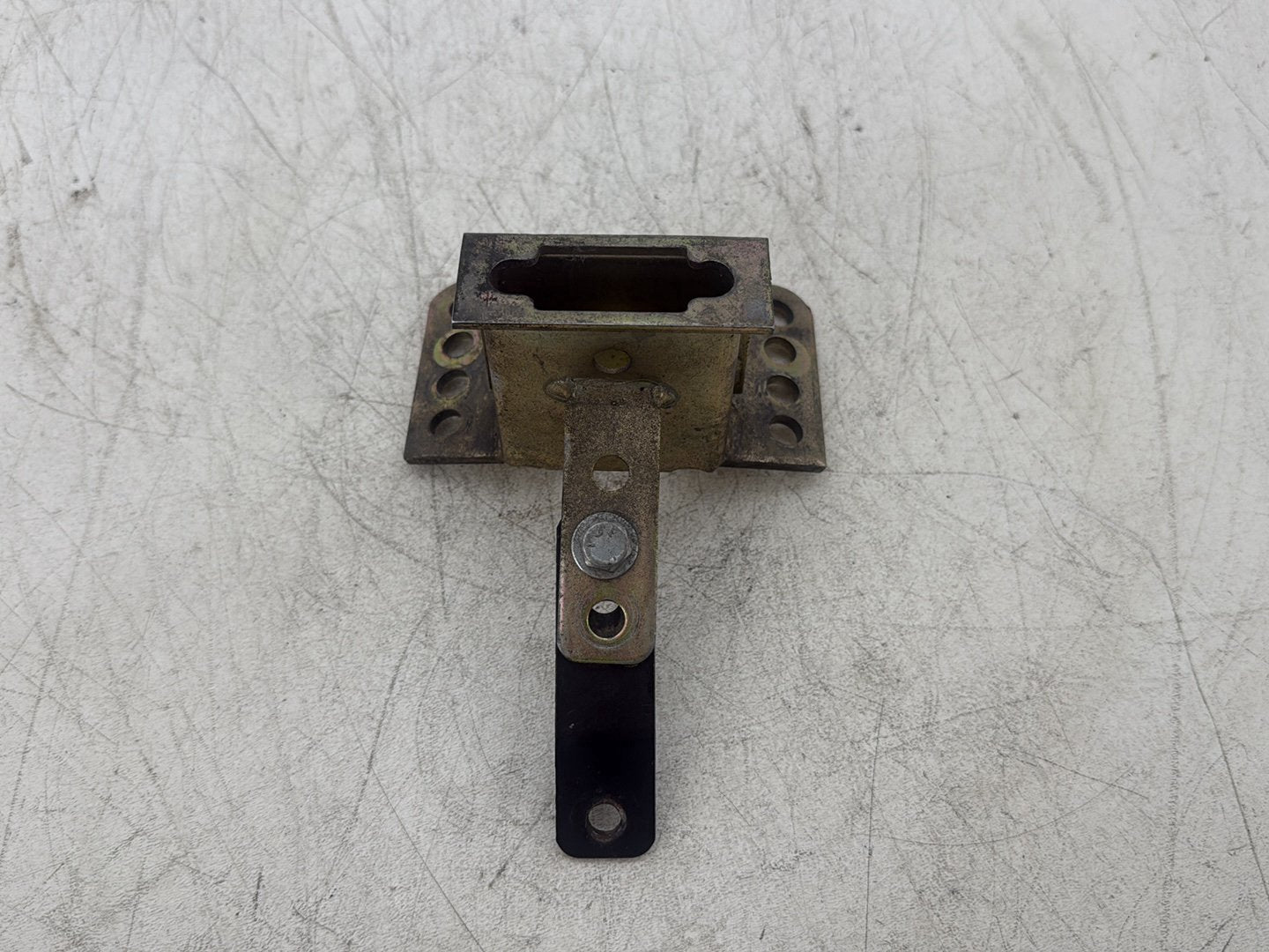 2004 Harley Road King Touring Custom FLHRSI OEM Driver Rider Backrest Bracket Mount 52589-09A