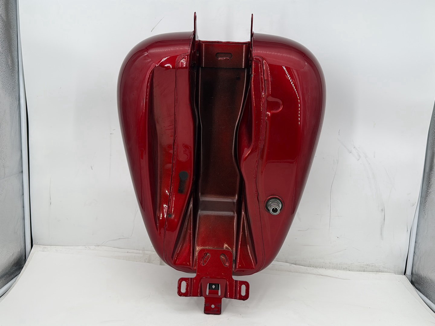 2013 Harley Street Glide Touring FLHX OEM Fuel Gas Tank Gasoline Reservoir