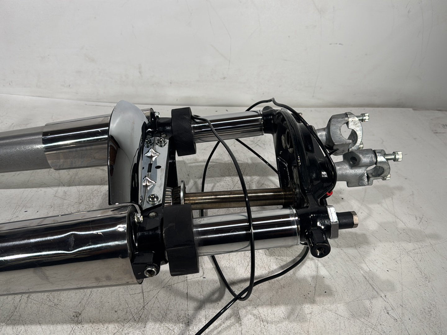 1998 Harley Touring FLHTCUI Electra Glide Ultra OEM Front Triple Tree Set & LH RH Fork Legs Sliders