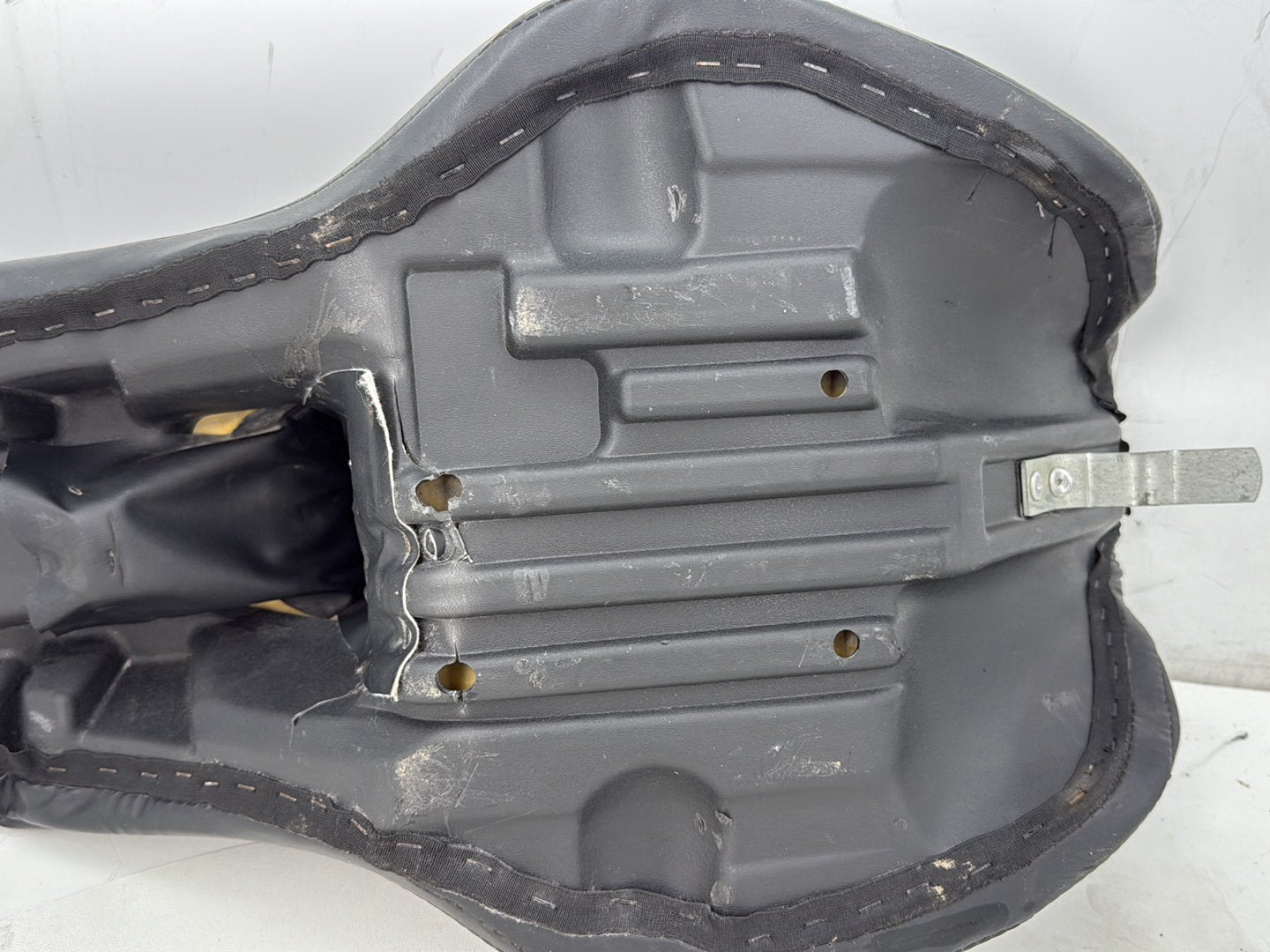 2005 Harley Road Glide Touring FLTRI OEM Passenger Rider Driver Seat Saddle