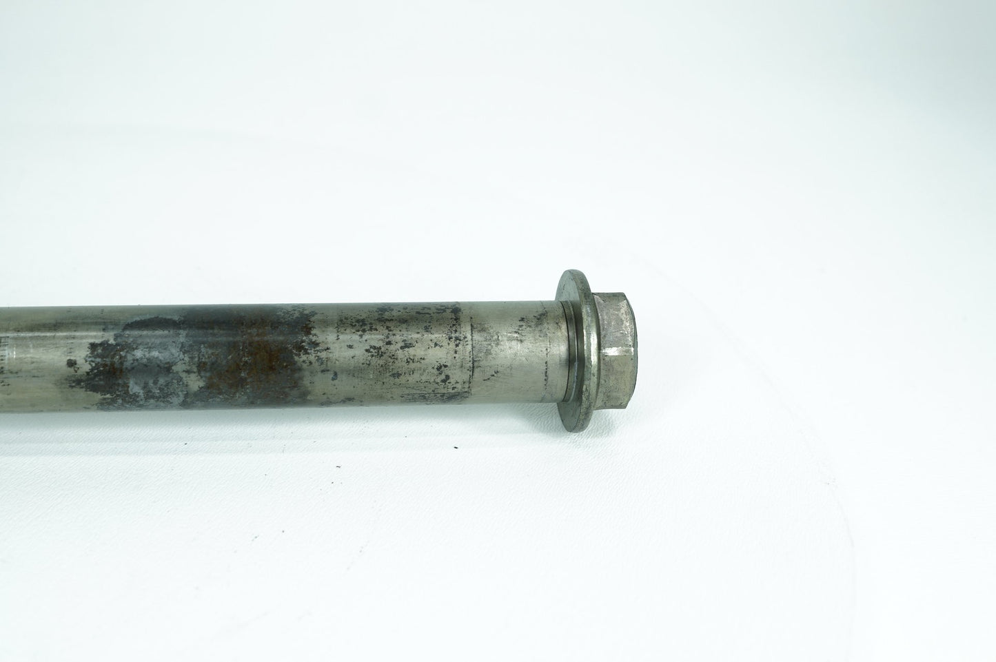 2007 - 2017 Harley-Davidson Dyna Street Bob Rear Wheel Axle Bolt Shaft 41114-08