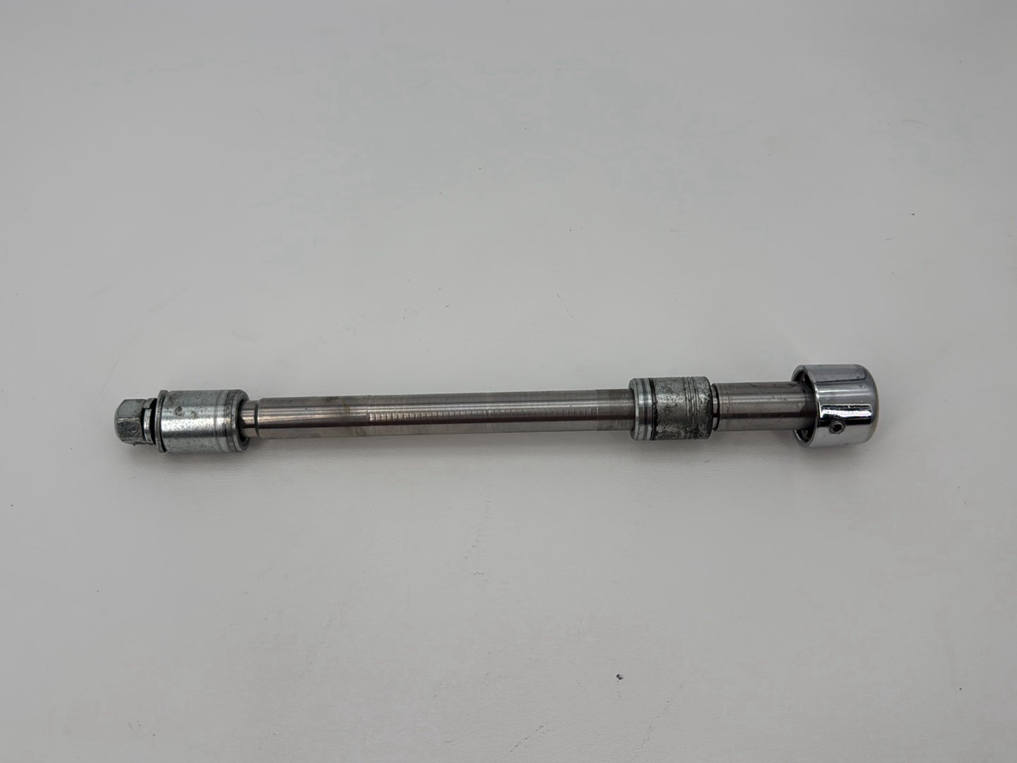 1999 - 2006 Harley-Davidson Dyna Wide Glide Front Wheel Axle Bolt Shaft 43346-83B