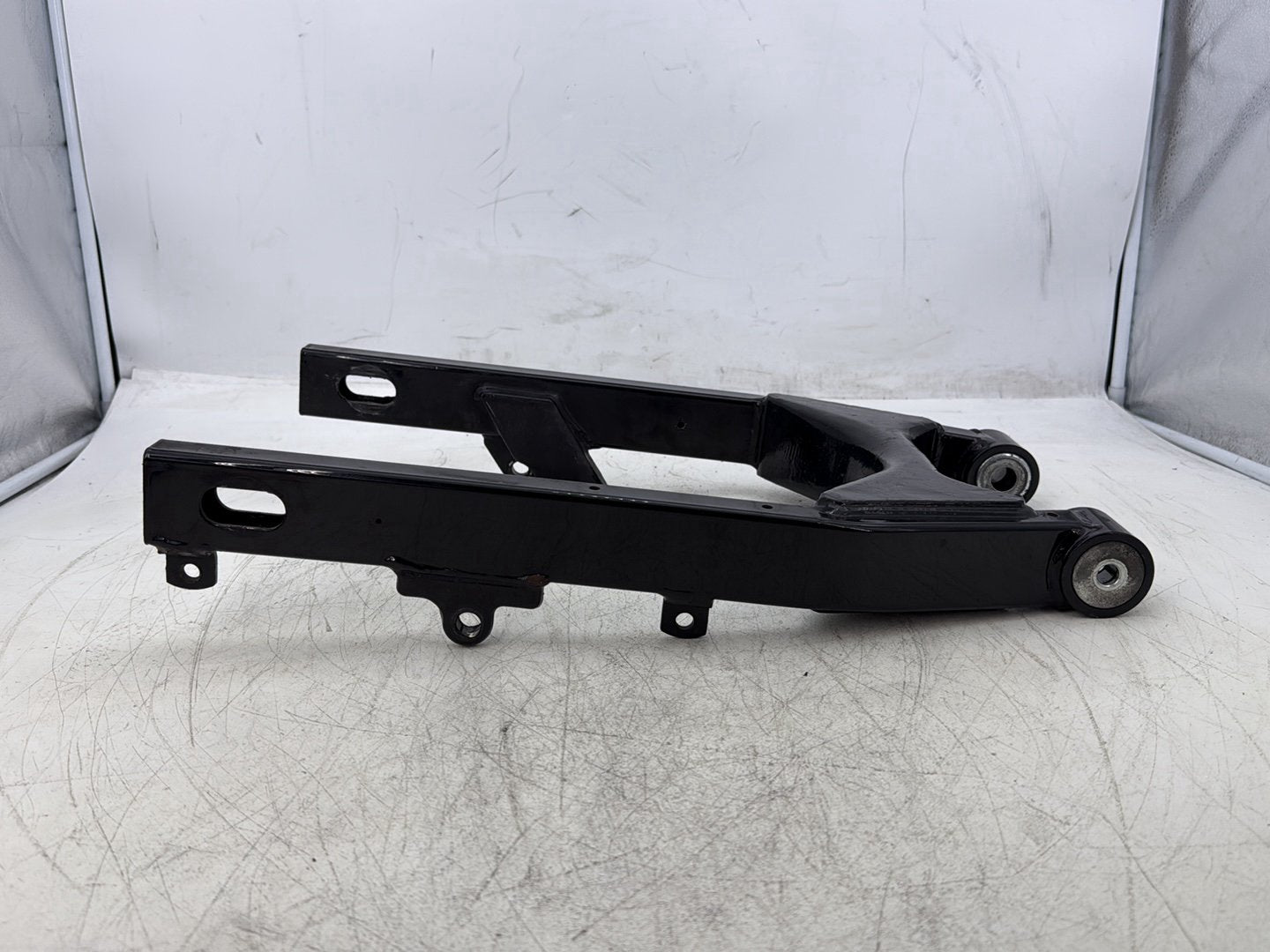 2004 Harley Dyna Super Glide FXDI OEM Rear Fork Swingarm Swing Arm