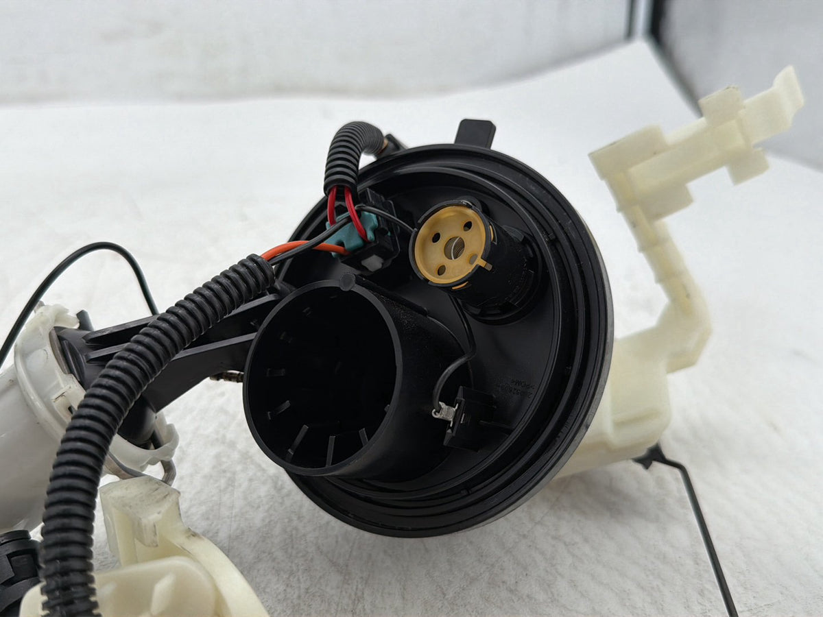 09 Harley Electra Glide Touring Ultra OEM Fuel Pump Gas Gasoline Petrol Sending