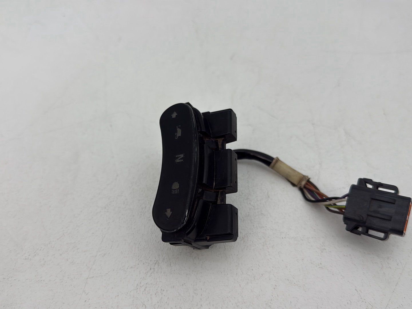 Harley-Davidson Misc  Dash Indicator Lamp Wire Plug In 68892-00A