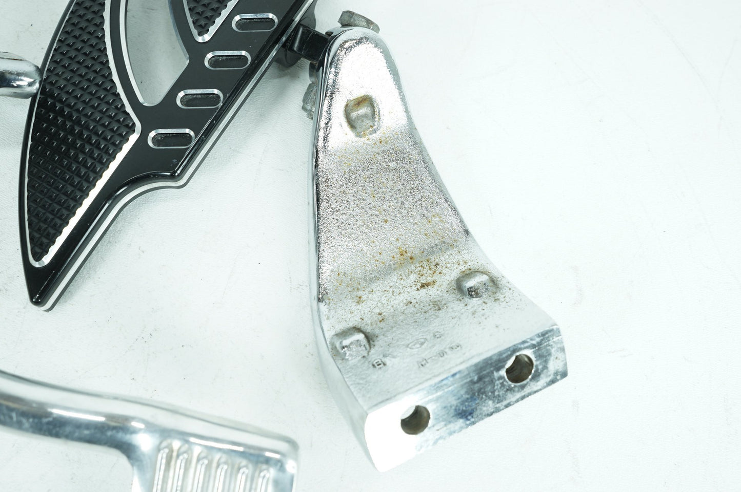 1999 - 2006 Harley-Davidson Dyna Street Bob Left & Right Driver Step Foot Rest Pegs 50639-90A