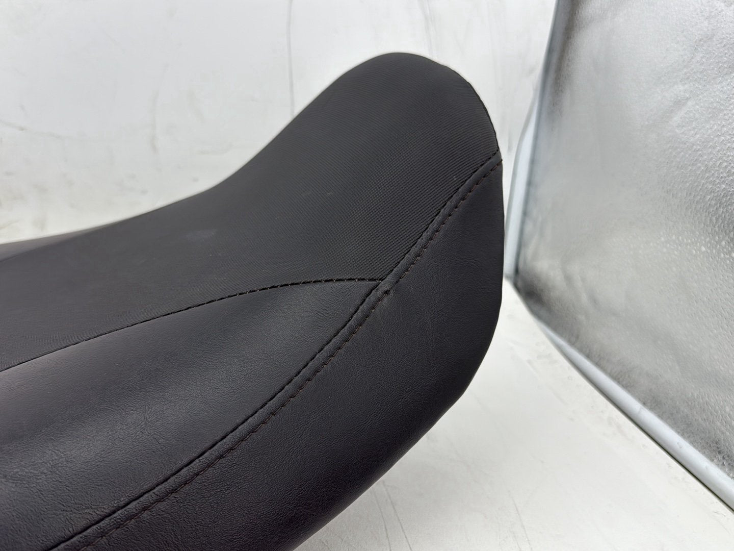2010 Harley Dyna Fat Bob FXDF OEM Passenger Rider Driver Seat Saddle