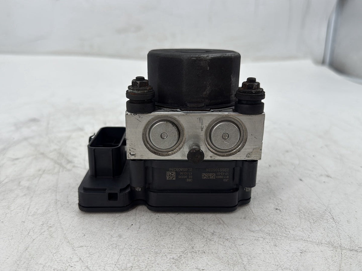 18 Harley Electra Glide Touring Ultra FLHTCU OEM ABS Brake Pump & Control Module