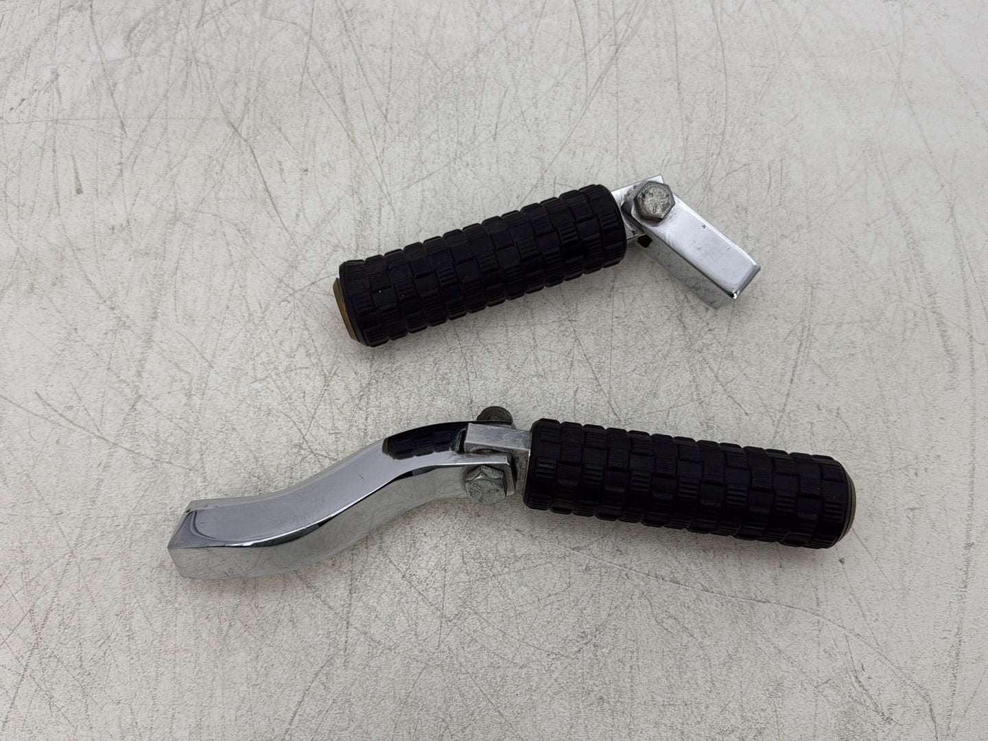 2004 Harley Dyna Super Glide FXDI OEM Passenger Left & Right Foot Pegs