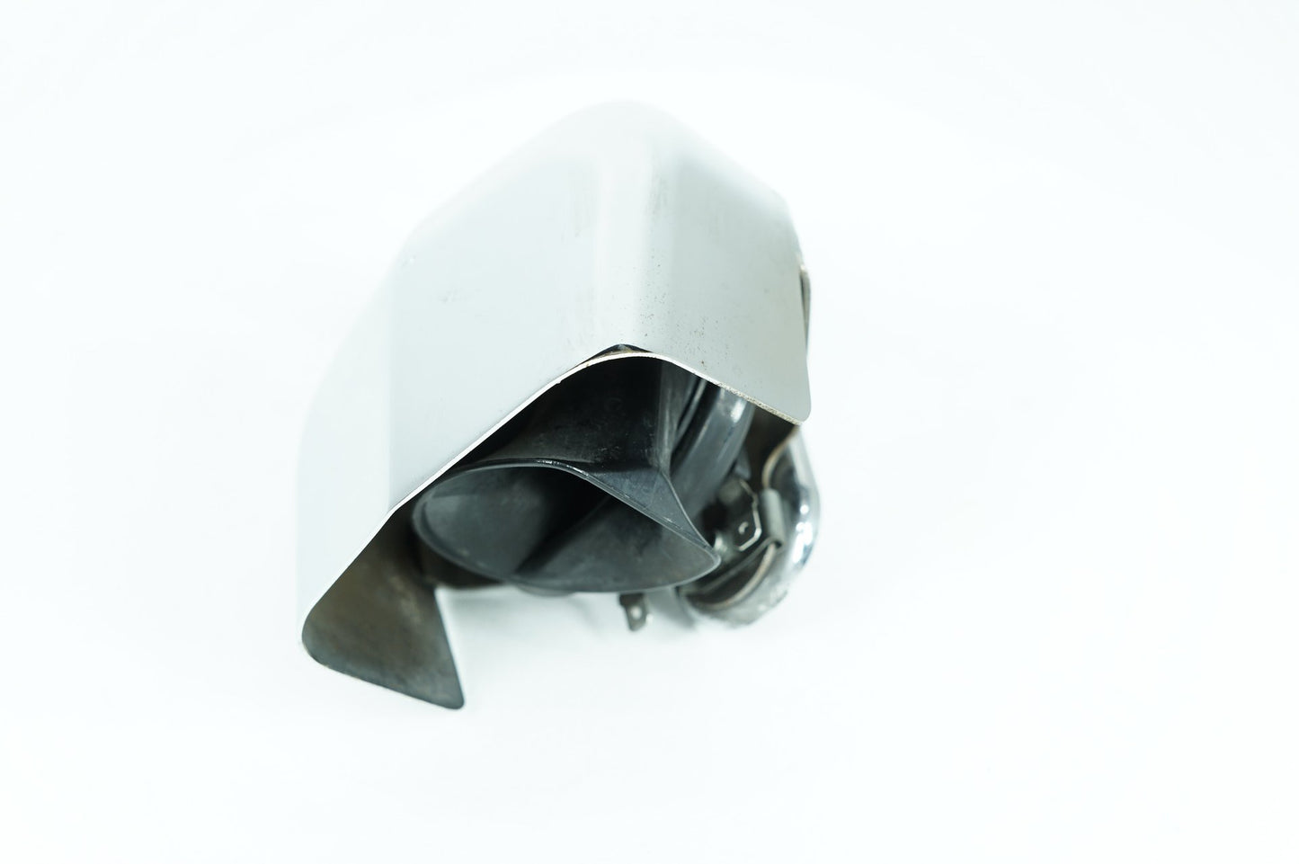 1999 - 2006 Harley-Davidson Dyna Wide Glide Horn Signal Klaxon Chrome Cover  	69012-93A
