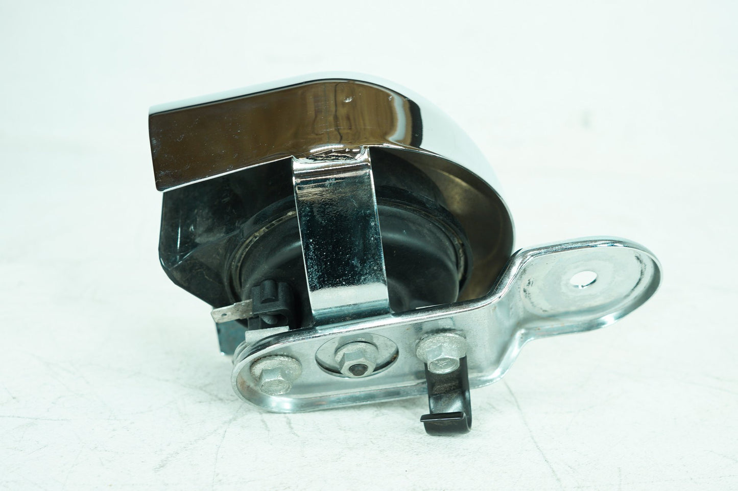 2007 - 2016 Harley-Davidson Touring CVO Street Glide Screamin Horn Signal Klaxon Chrome Cover 69012-93A
