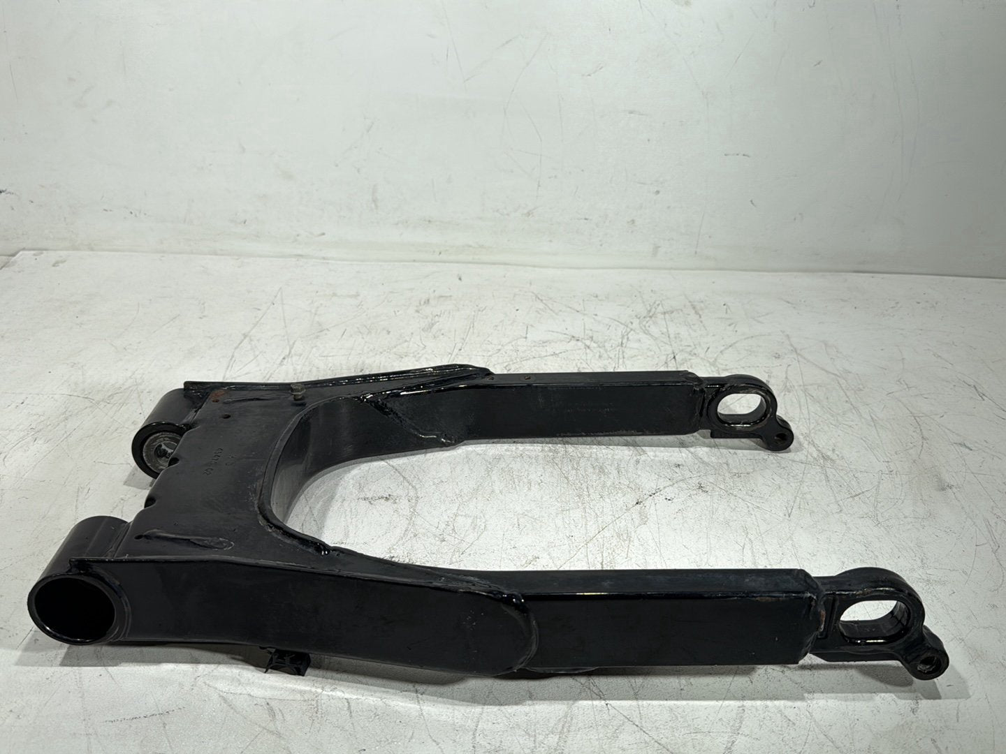 2006 Harley Touring FLHTCI Electra Glide Classic OEM Rear Fork Swingarm Swing Arm