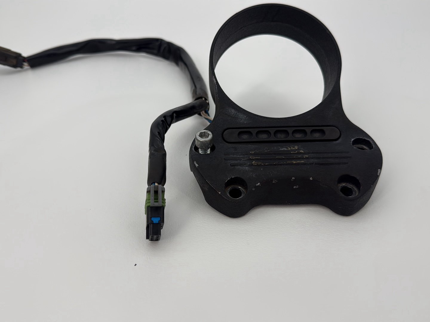 2014 Harley Sportster XL883L 883 SuperLow OEM Speedometer Holder Bracket Mount Bezel