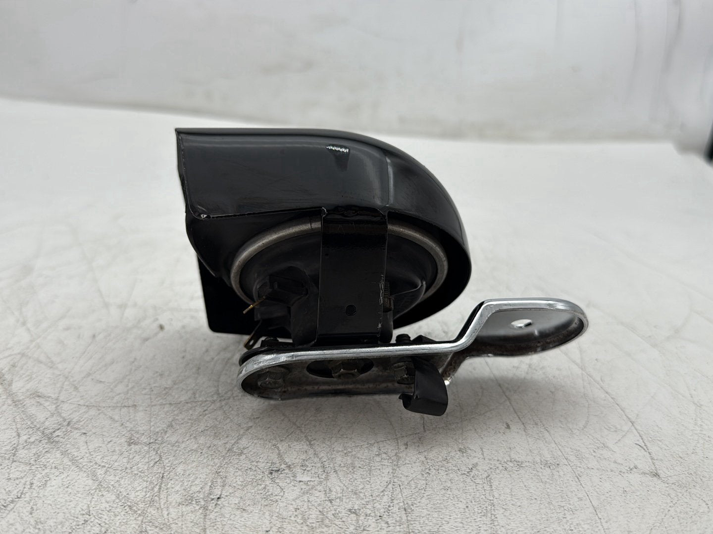 1998 Harley Softail Custom FXSTC OEM Horn Signal Klaxon Chrome Cover