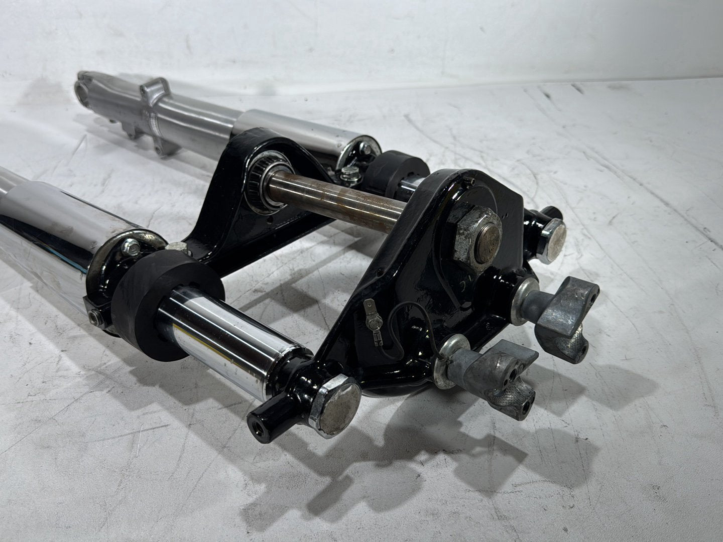 2005 Harley Electra Glide Touring Ultra FLHTCUI OEM Front Triple Tree Set & LH RH Fork Legs Sliders